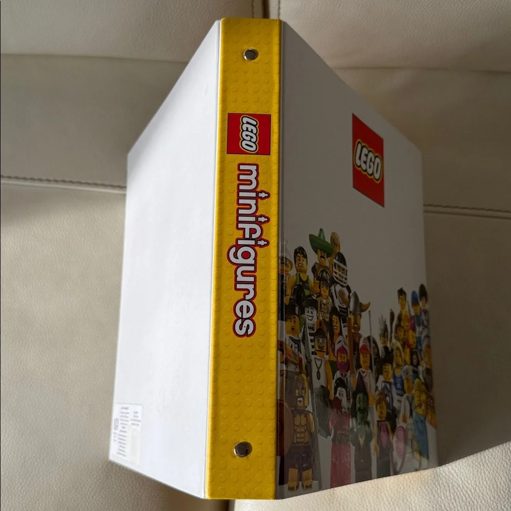 LEGO Character Three Ding Binder‎